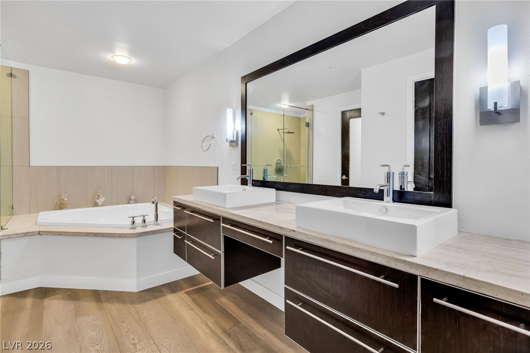 Photo 26 of 51, 8925 W Flamingo Road #201