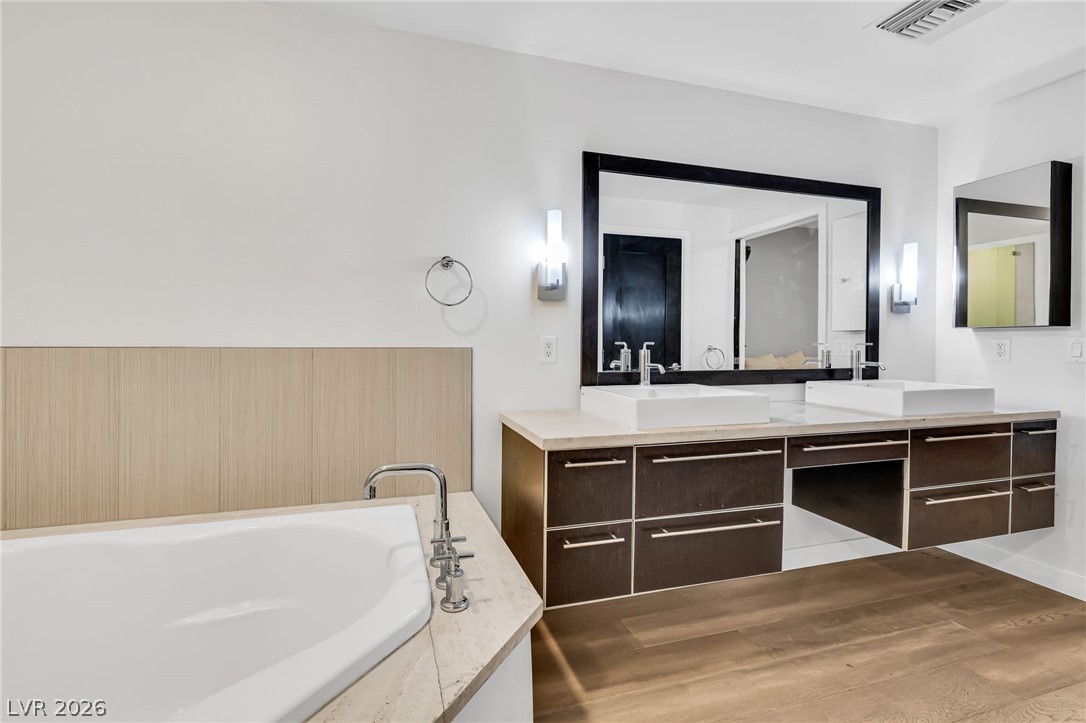 Photo 28 of 51, 8925 W Flamingo Road #201