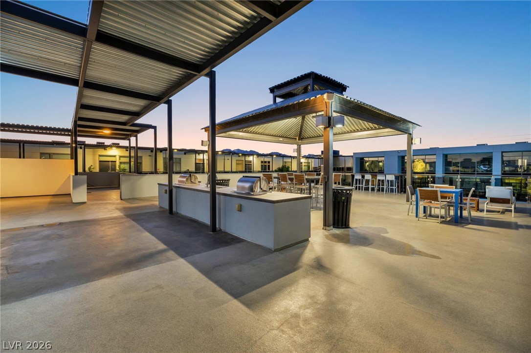 Photo 43 of 51, 8925 W Flamingo Road #201