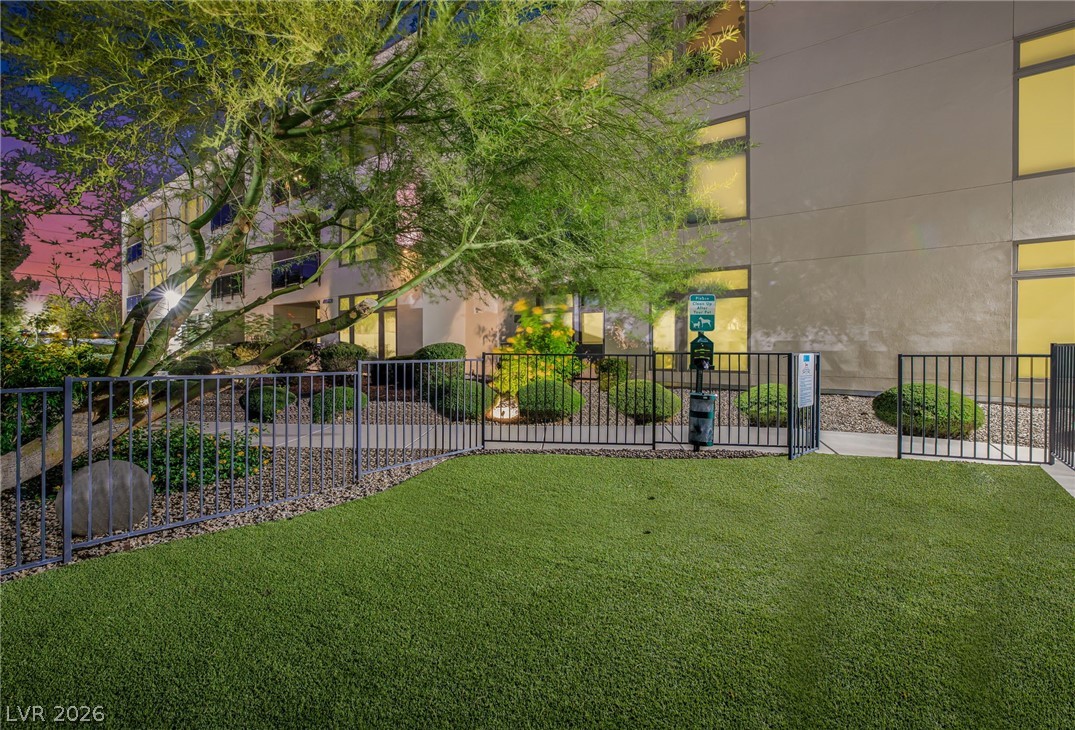 Photo 47 of 51, 8925 W Flamingo Road #201