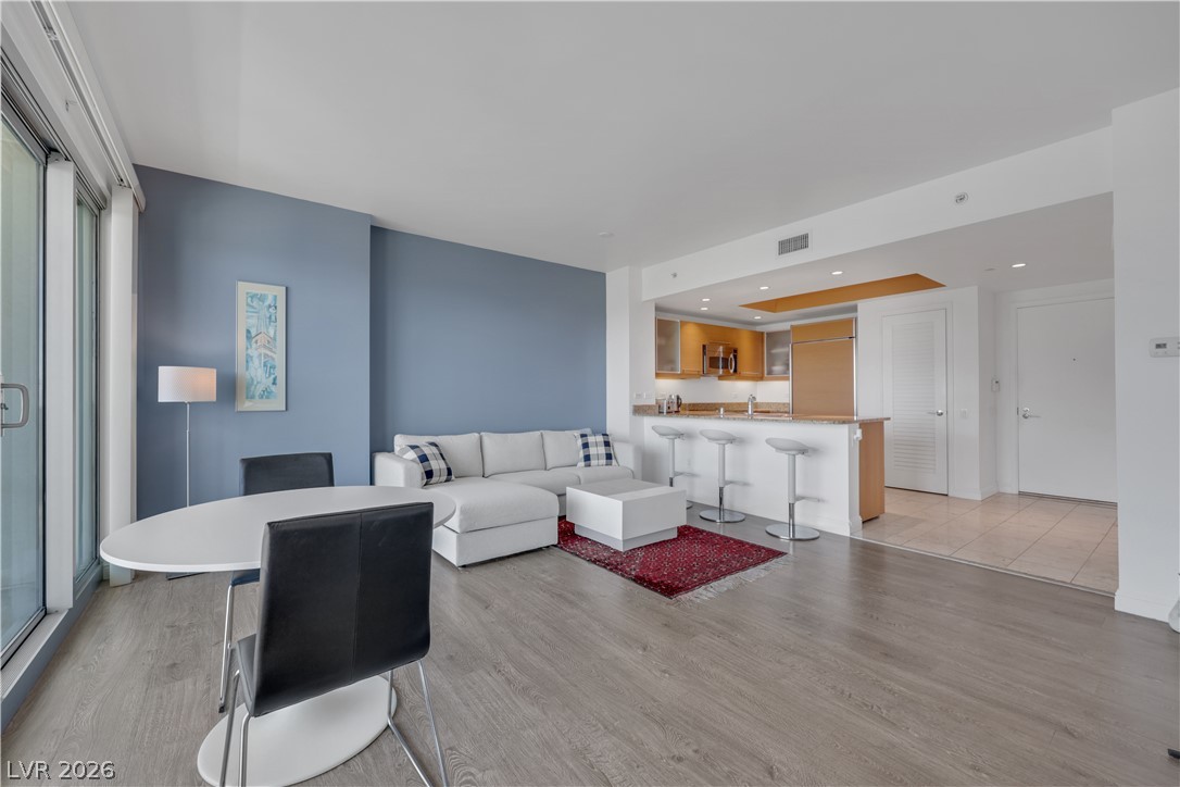 Photo 10 of 30, 322 Karen Avenue #1604