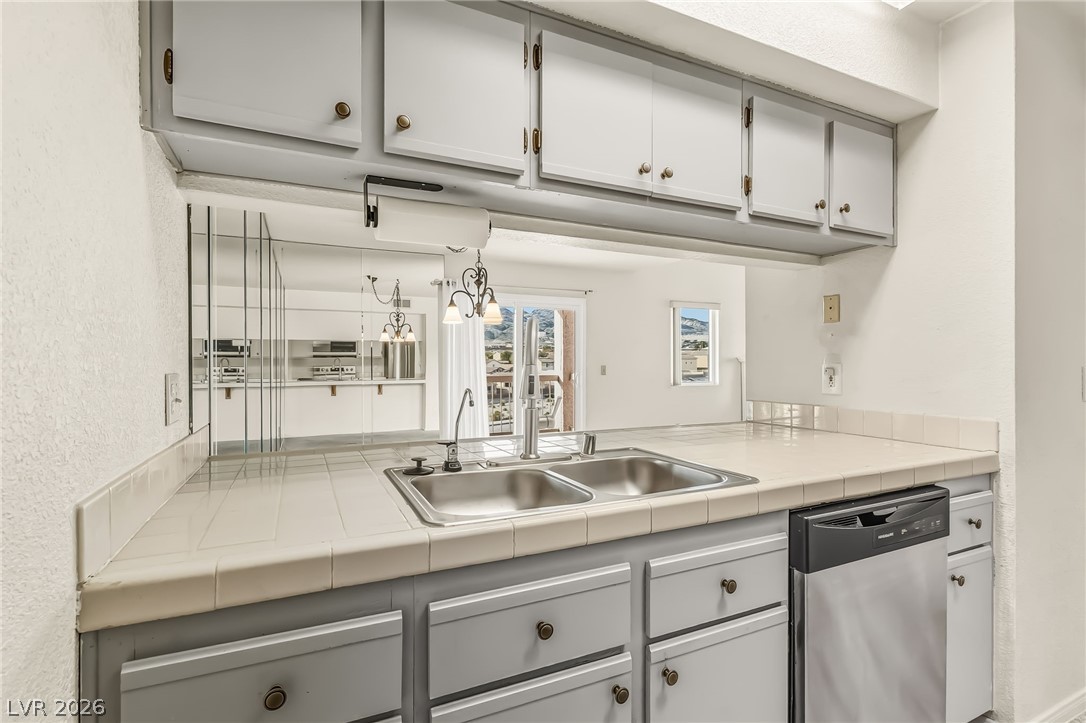 Photo 12 of 31, 1972 Las Palmas Lane #251