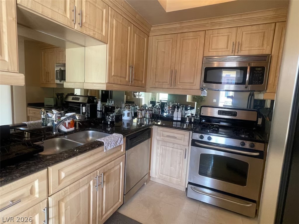 Photo 18 of 65, 230 E Flamingo Road #308