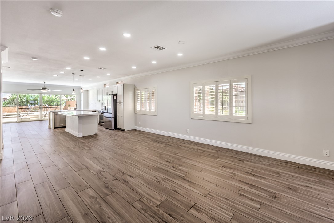 Photo 8 of 25, 800 Royal Elm Lane