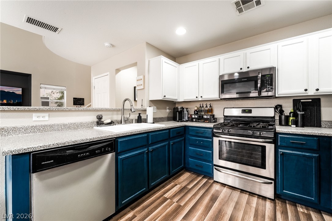 Photo 11 of 34, 976 Grand Cerritos Avenue
