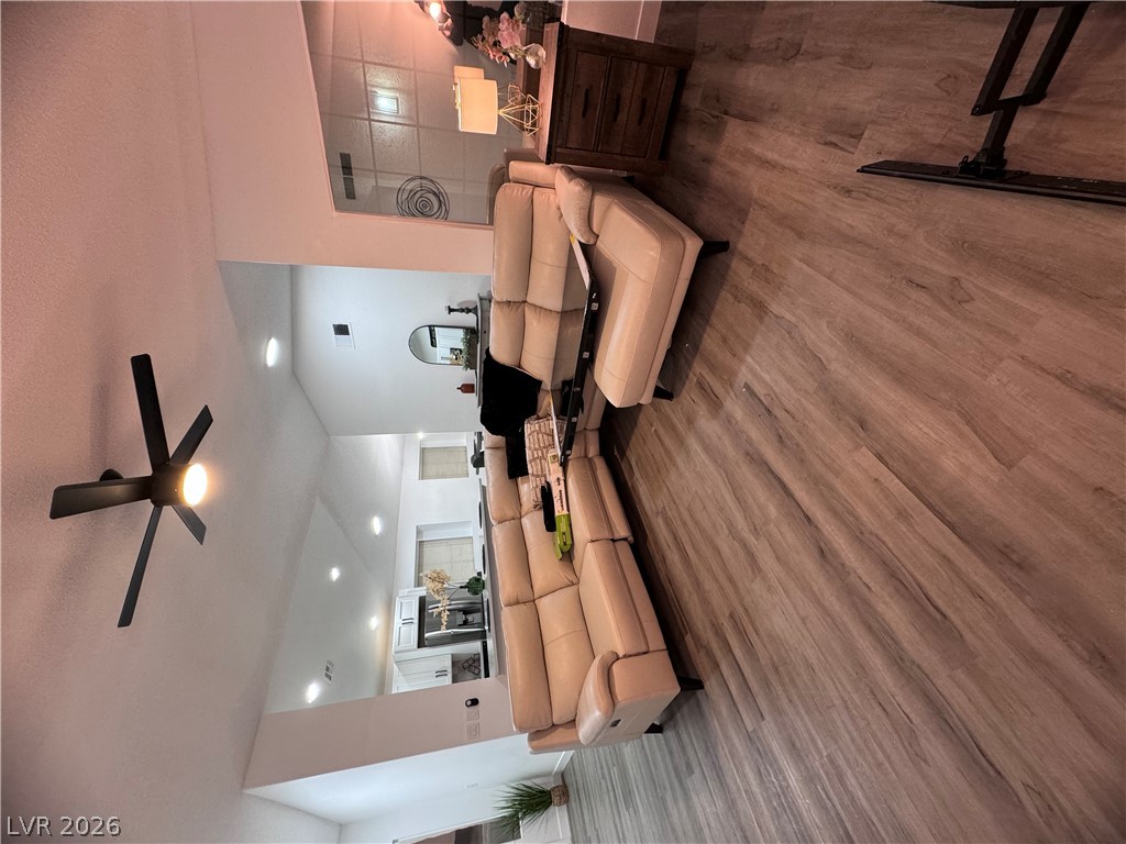 Photo 6 of 15, 2044 Waverly Circle
