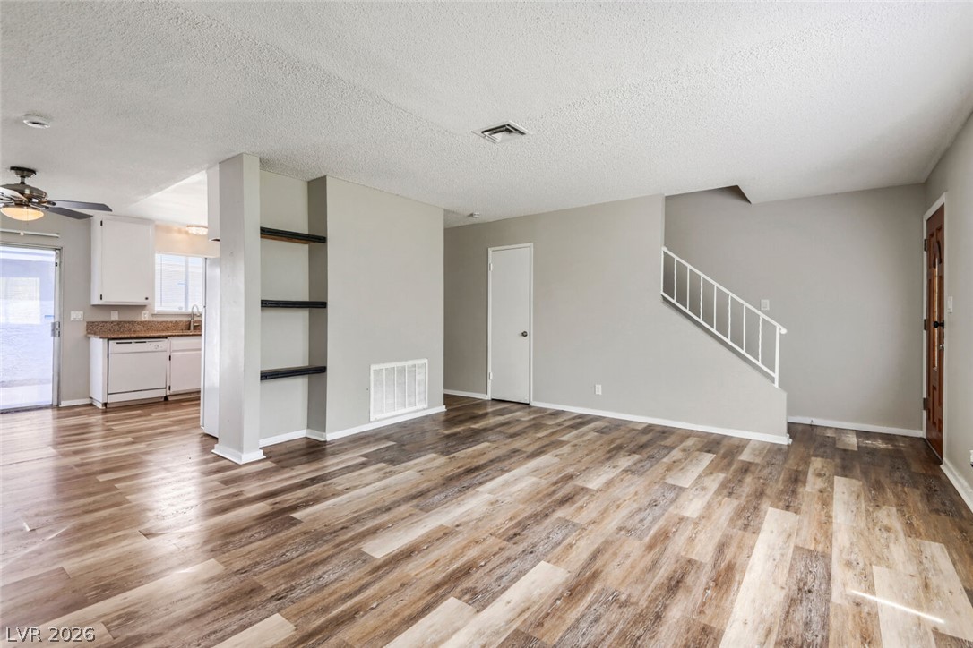 Photo 8 of 34, 532 Greenbriar Townhouse Way