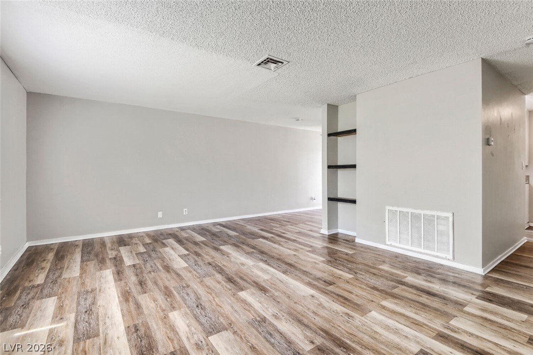 Photo 7 of 34, 532 Greenbriar Townhouse Way