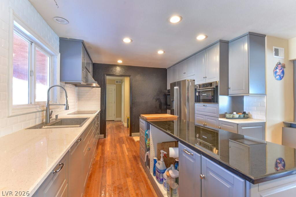 Photo 13 of 47, 1818 Waldman Avenue