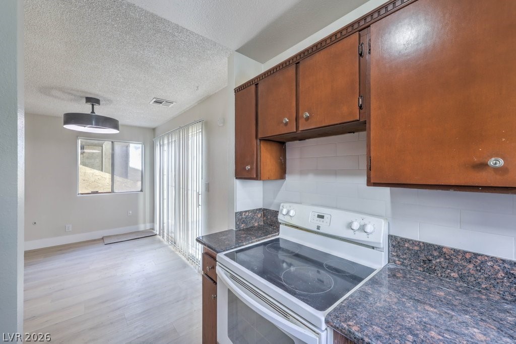 Photo 11 of 30, 5047 Spencer Street #B