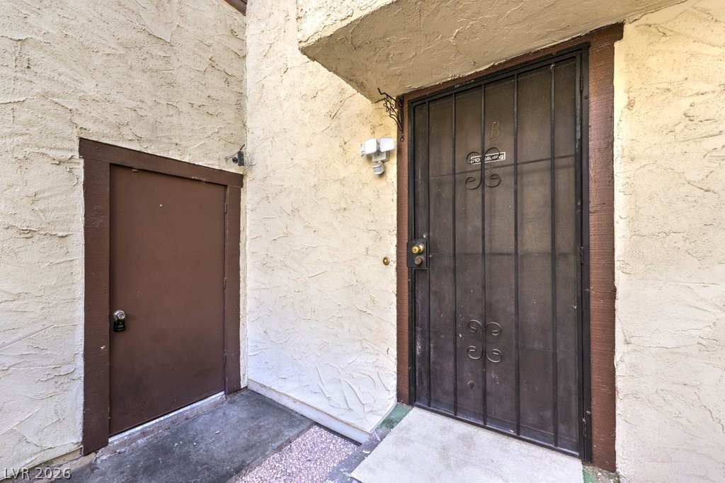 Photo 3 of 5047 Spencer Street #B