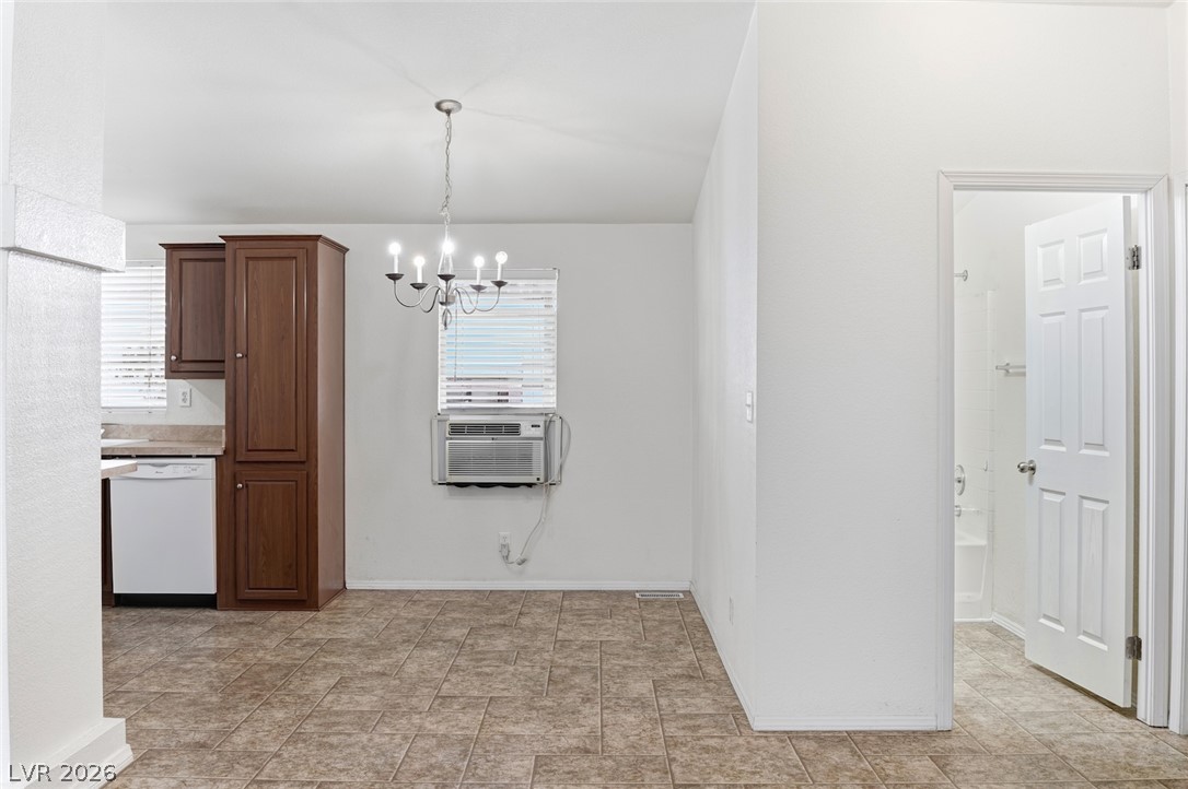 Photo 16 of 63, 4589 Royal Ridge Boulevard