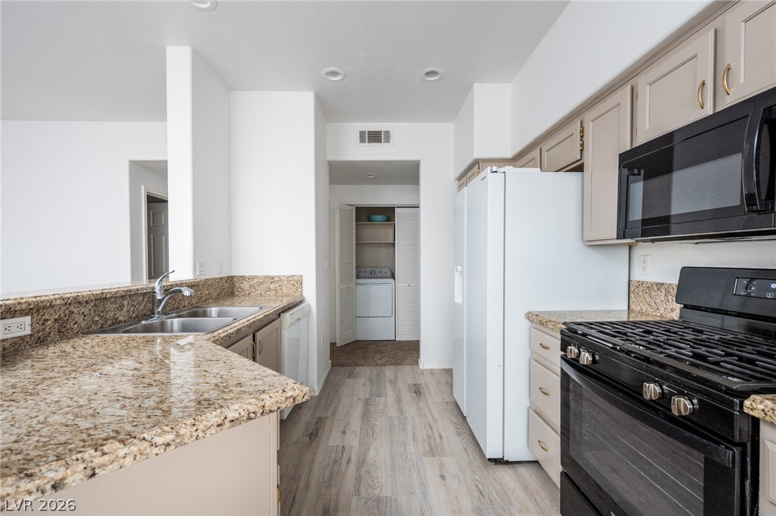 Photo 6 of 23, 8501 W University Avenue #2081