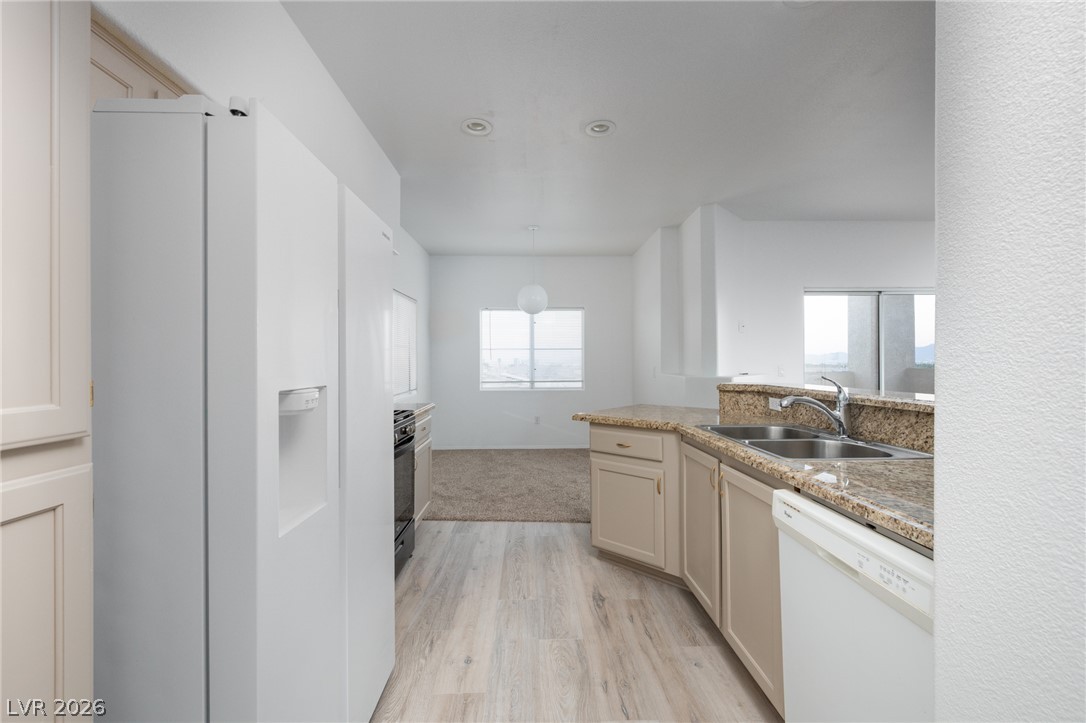 Photo 7 of 23, 8501 W University Avenue #2081