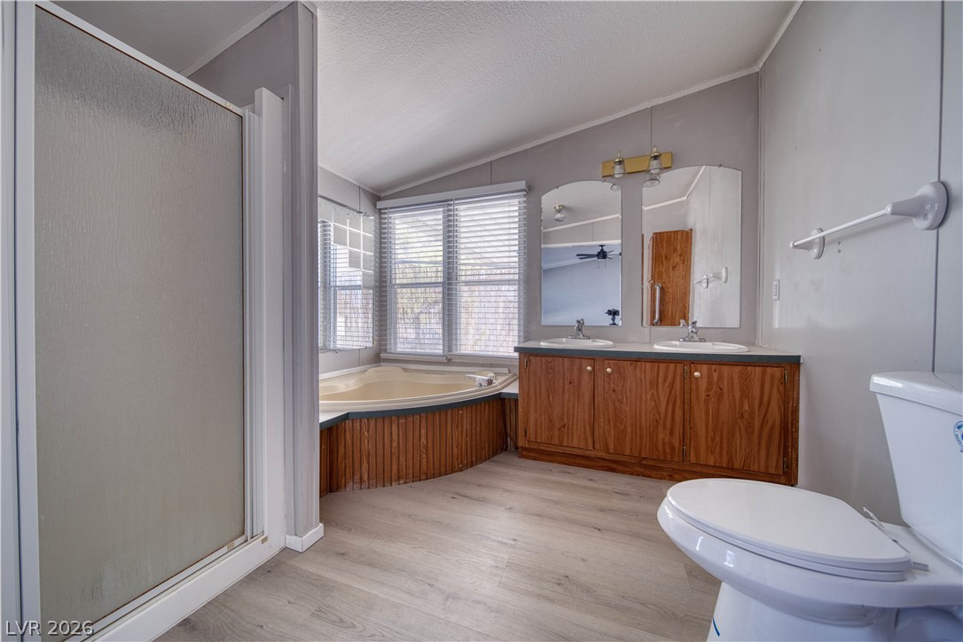 Photo 7 of 23, 320 W Comstock Circle