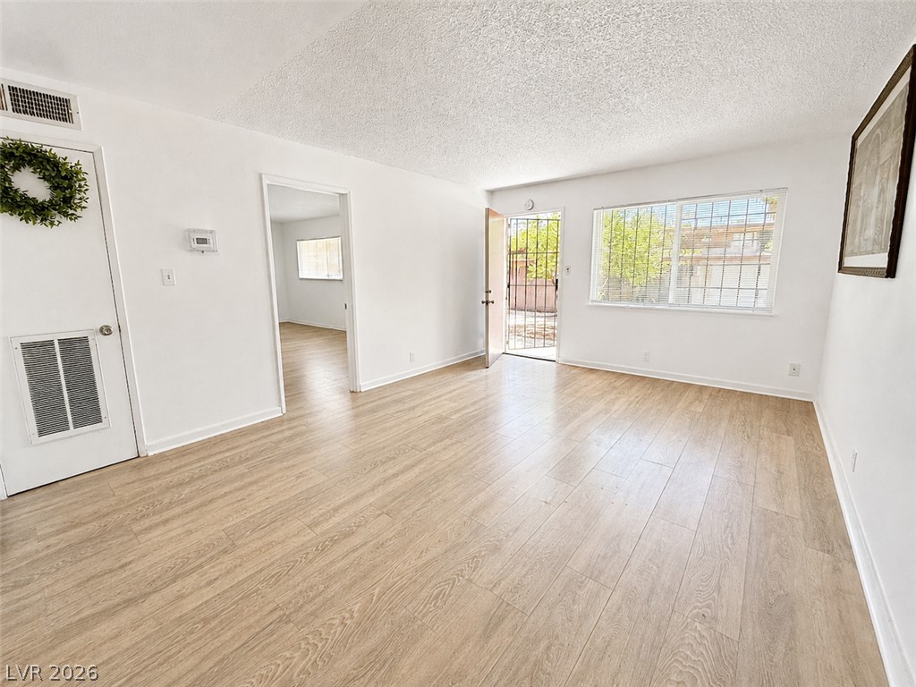 Photo 6 of 20, 3720 Royal Crest Street #15