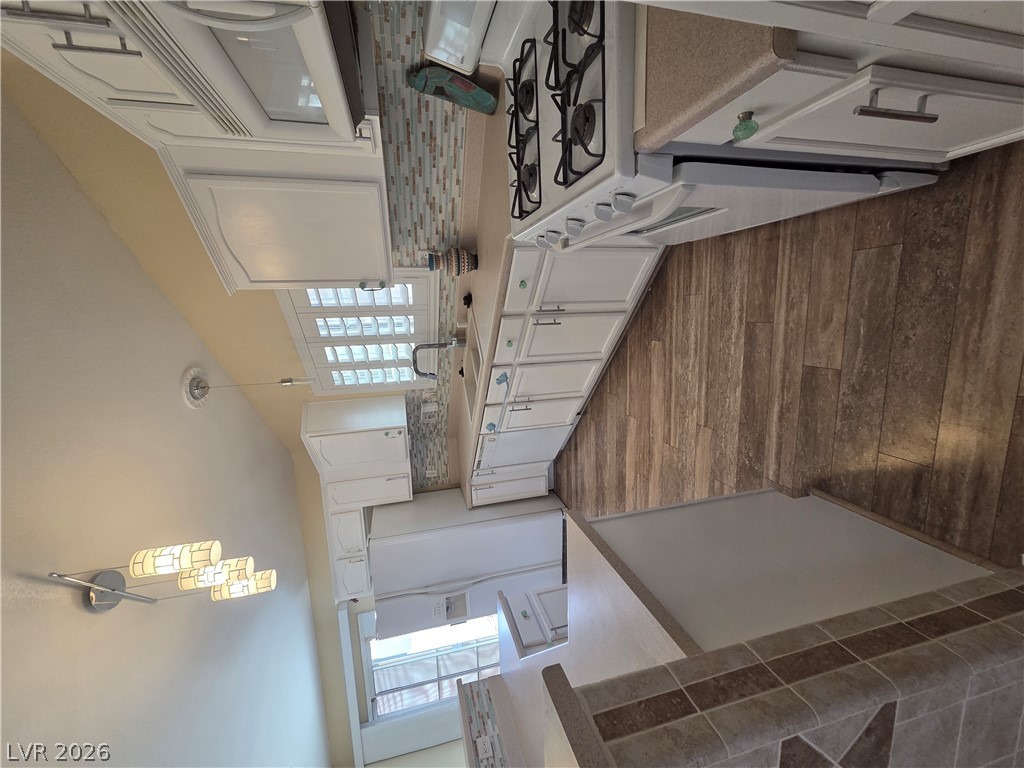 Photo 7 of 23, 4952 Mascaro Drive