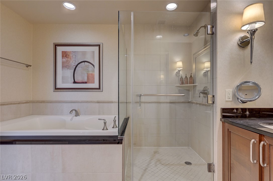Photo 17 of 42, 135 E Harmon Avenue #3605