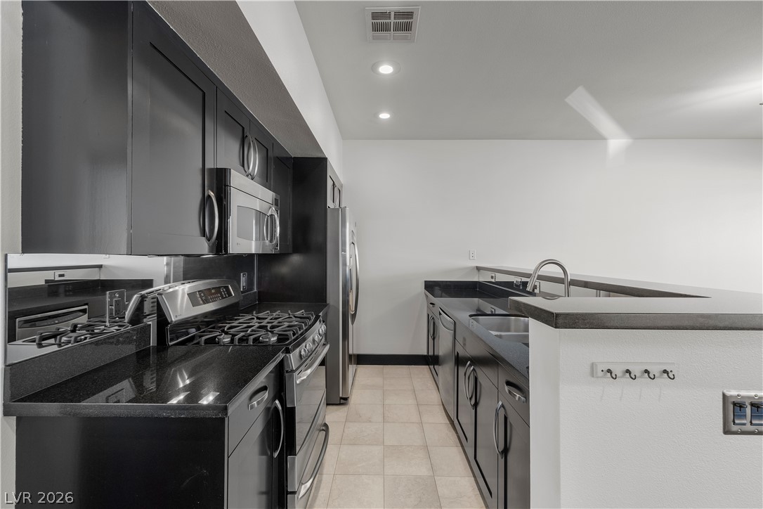 Photo 18 of 35, 4565 Dean Martin Drive #102