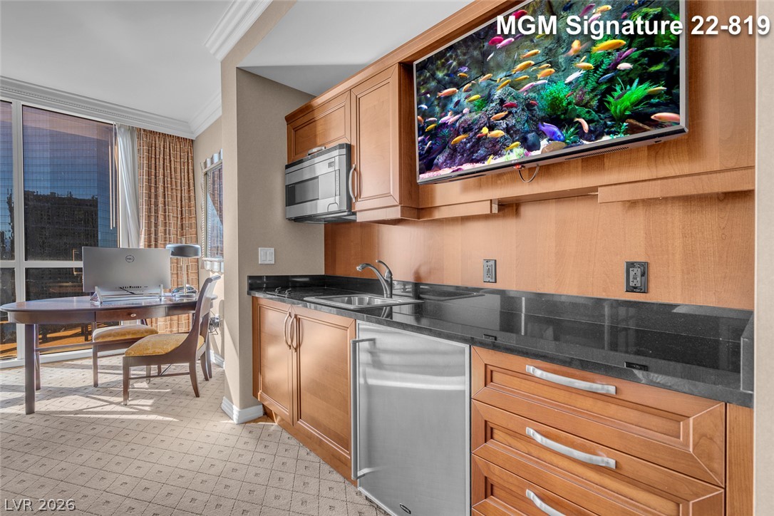 Photo 14 of 49, 125 E Harmon Avenue #2219
