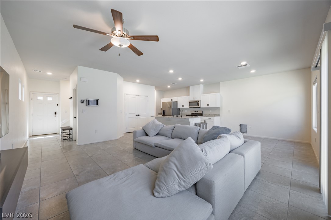 Photo 3 of 3760 Ramura Avenue