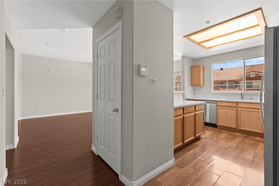 Photo 6 of 42, 830 Carnegie Street #1321