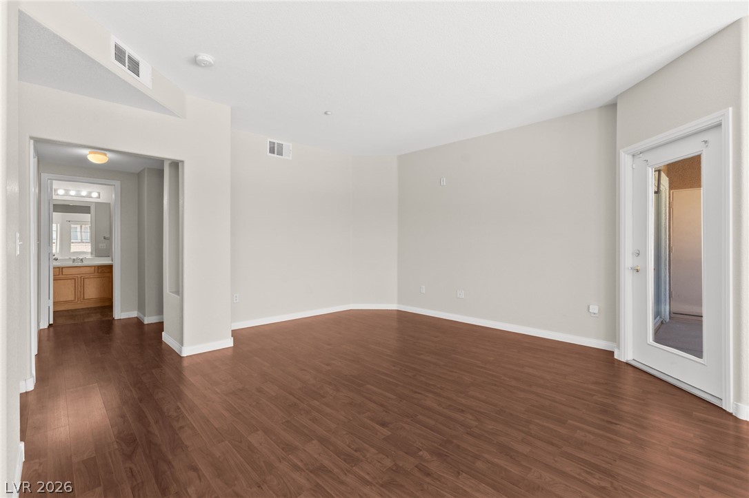 Photo 8 of 42, 830 Carnegie Street #1321