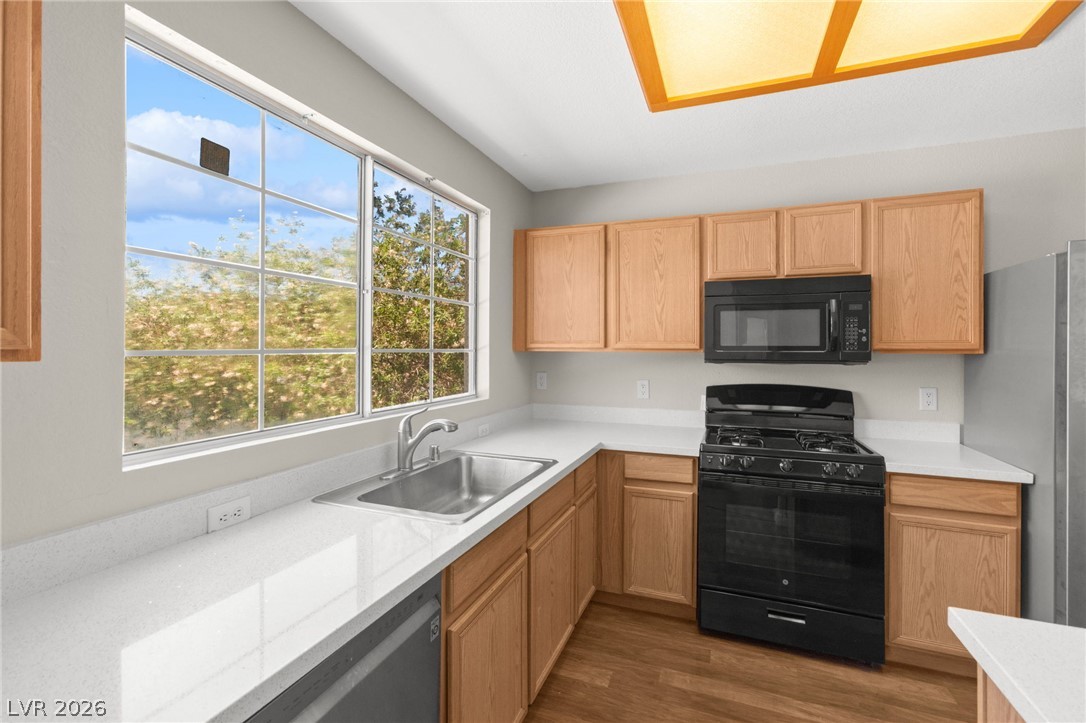 Photo 13 of 42, 830 Carnegie Street #1321