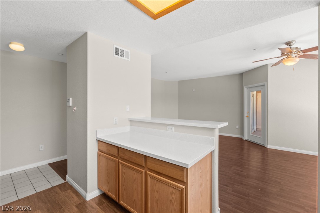 Photo 14 of 42, 830 Carnegie Street #1321