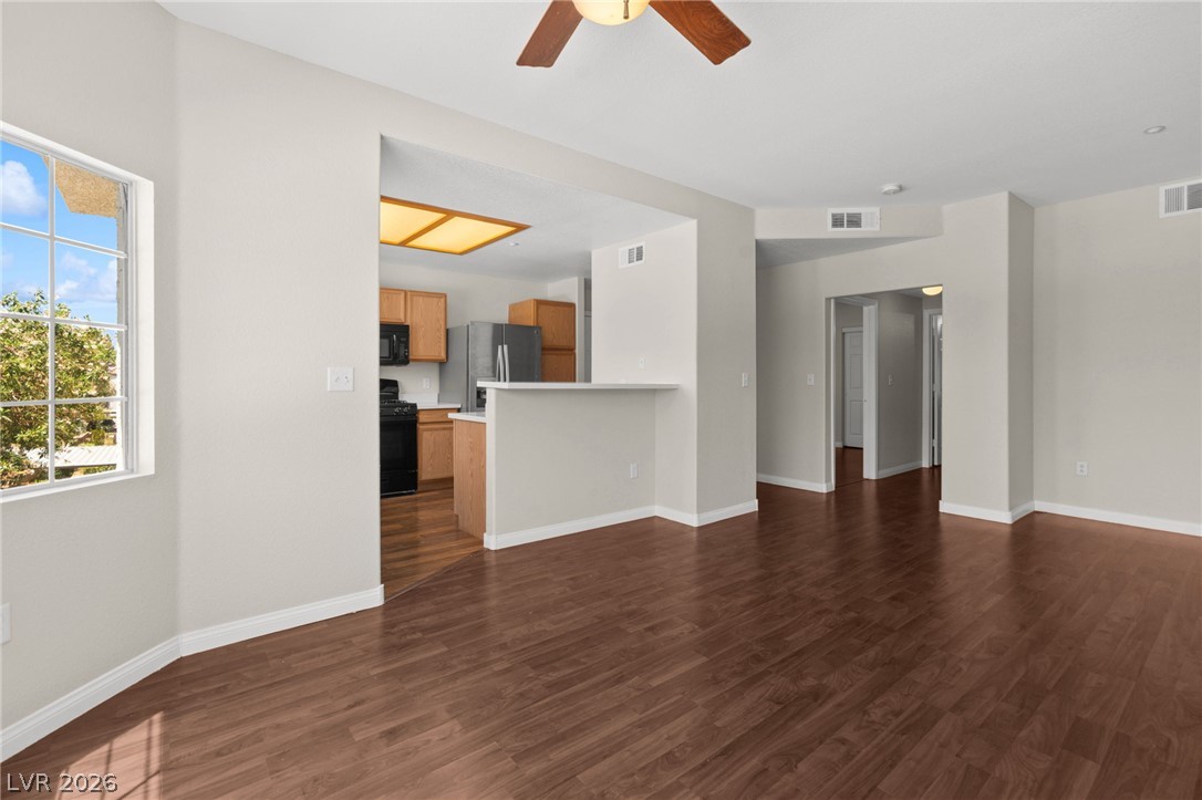 Photo 20 of 42, 830 Carnegie Street #1321