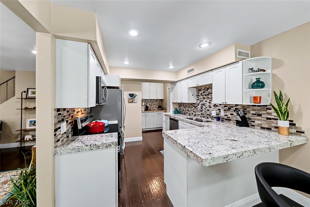 Photo 6 of 35, 3173 Pinehurst Drive #C
