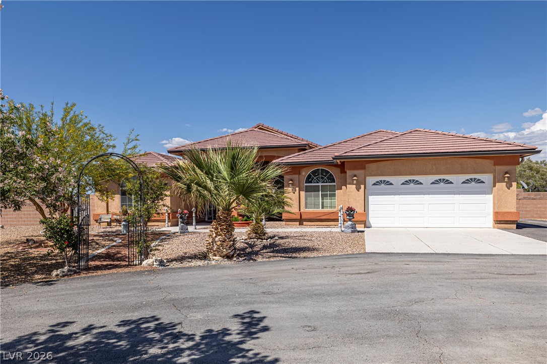 Photo 3 of 1830 E Fuchsia Street