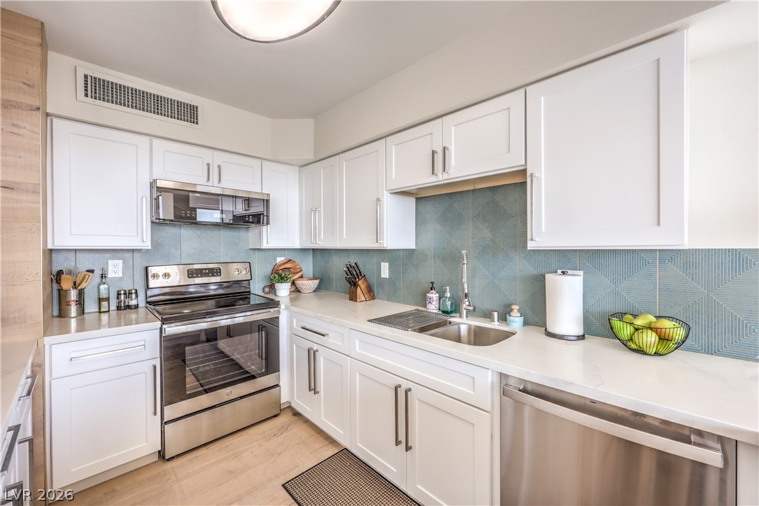 Photo 13 of 46, 3111 Bel Air Drive #14B