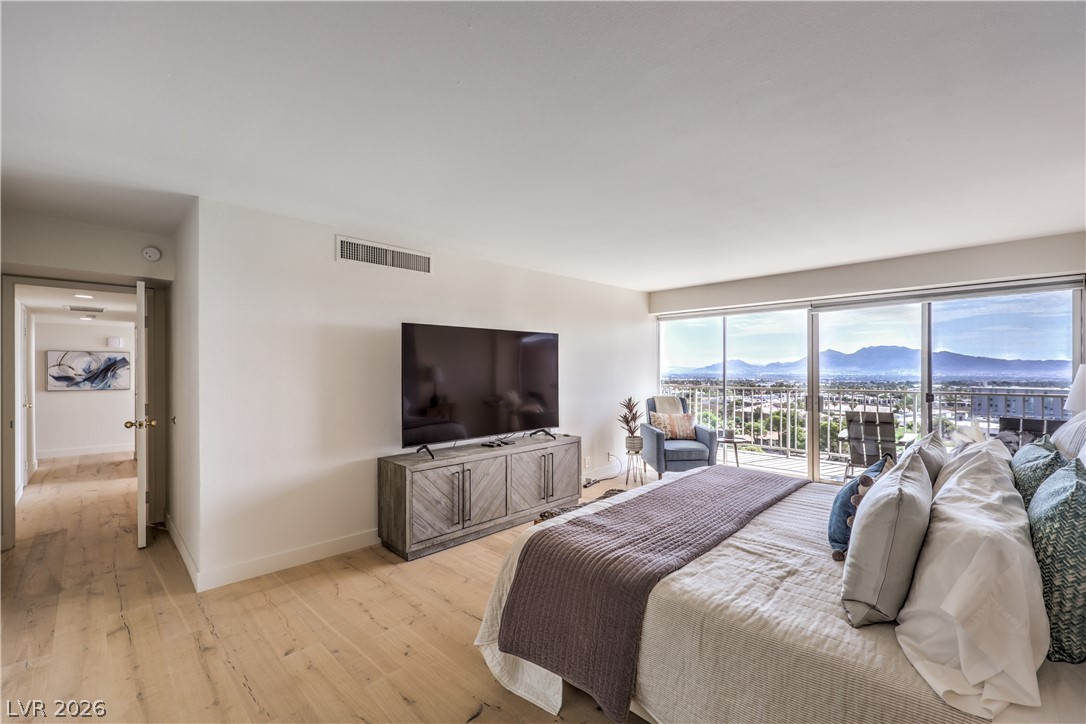 Photo 18 of 46, 3111 Bel Air Drive #14B