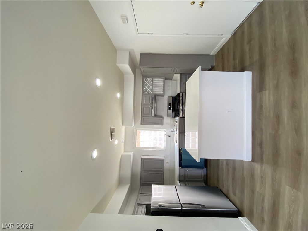 Photo 4 of 4432 Mount Penteli Avenue