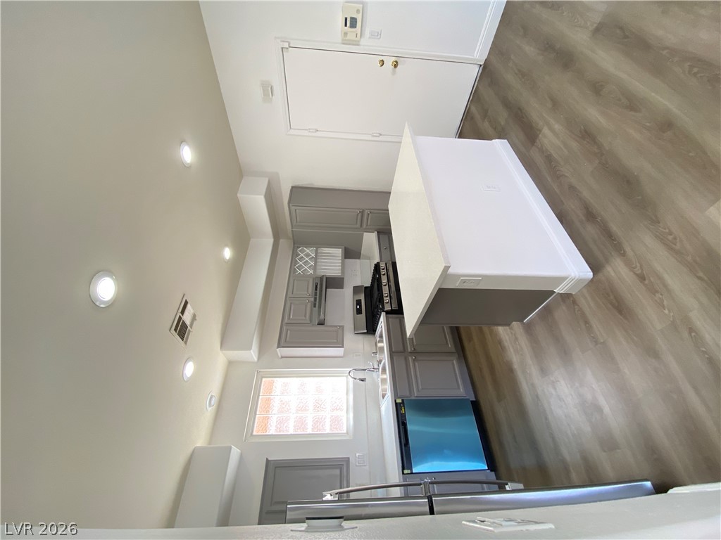 Photo 8 of 33, 4432 Mount Penteli Avenue