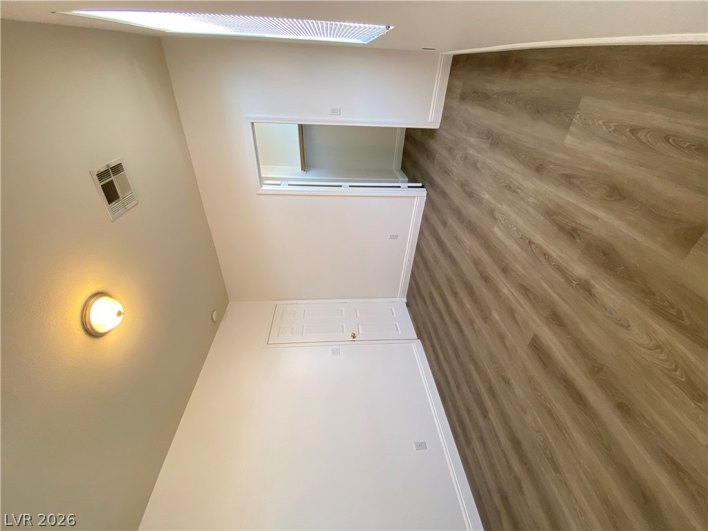 Photo 17 of 33, 4432 Mount Penteli Avenue