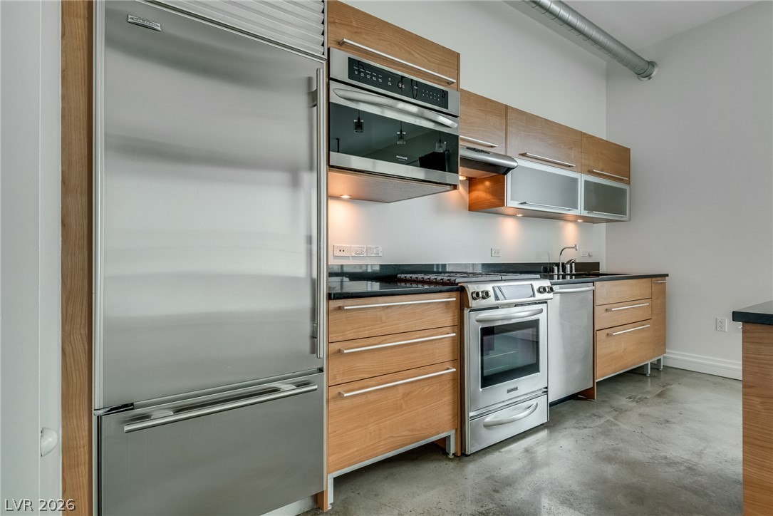 Photo 11 of 37, 200 HOOVER Avenue #1802