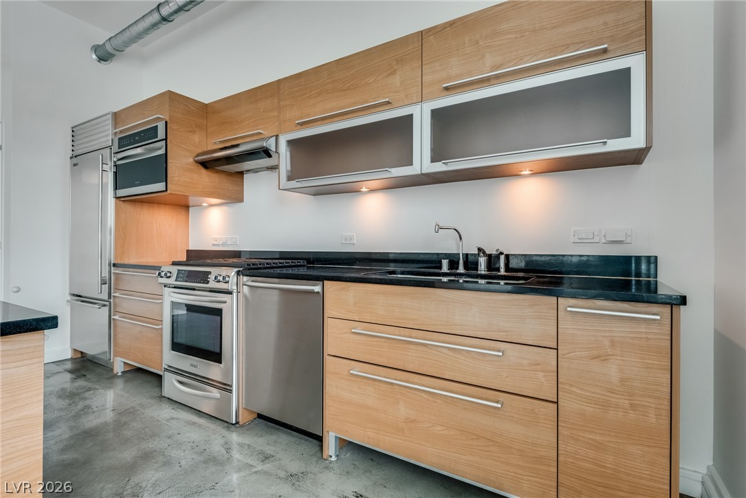Photo 13 of 37, 200 HOOVER Avenue #1802