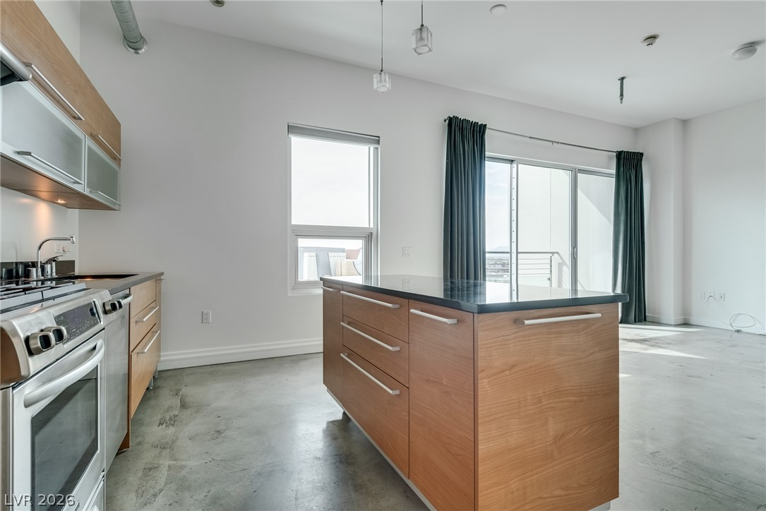 Photo 14 of 37, 200 HOOVER Avenue #1802
