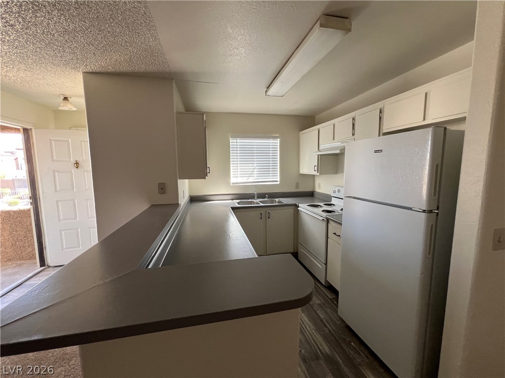 Photo 8 of 17, 2989 Juniper Hills Boulevard #203