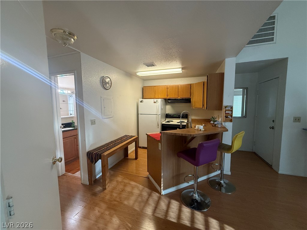 Photo 6 of 21, 460 Elm Drive #201