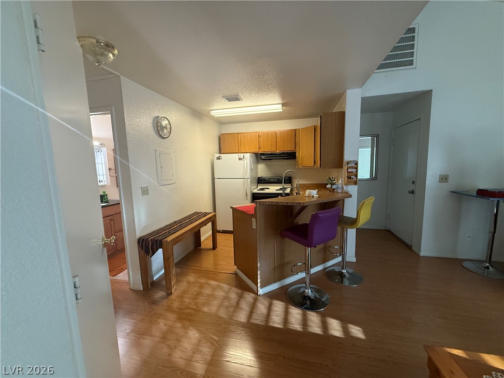 Photo 7 of 21, 460 Elm Drive #201