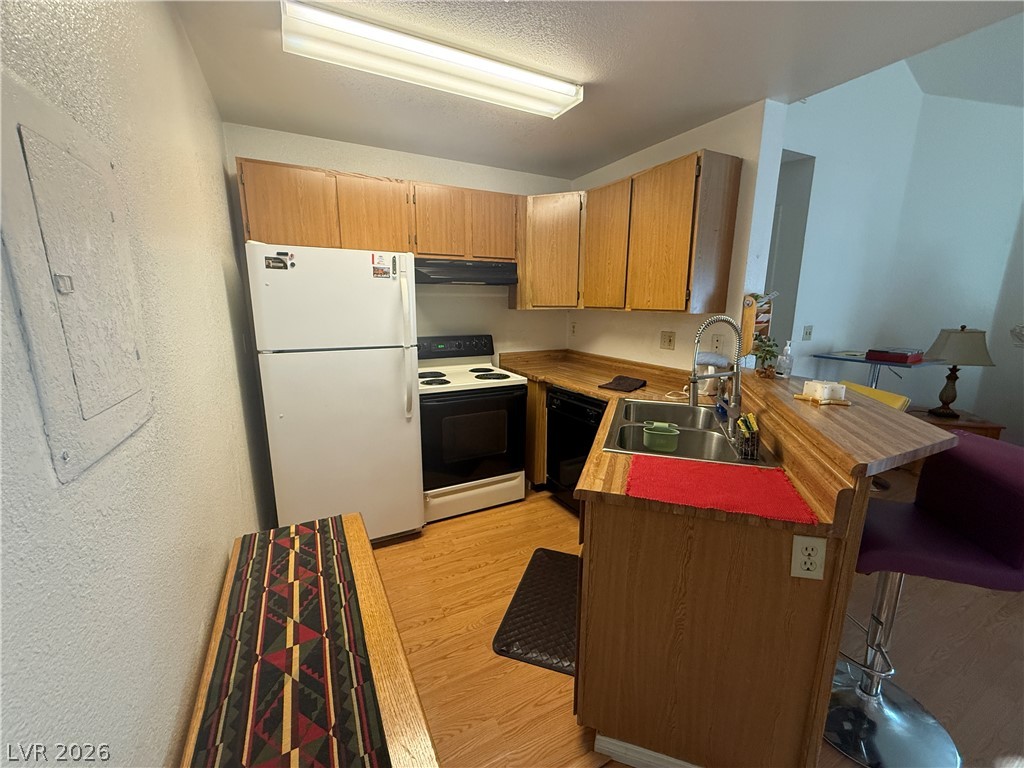 Photo 8 of 21, 460 Elm Drive #201