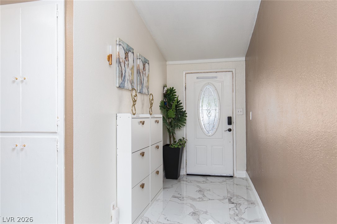Photo 8 of 39, 3216 Osage Avenue