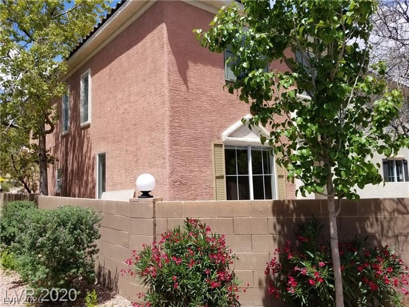 Photo 7 of 41, 9937 La Paca Avenue