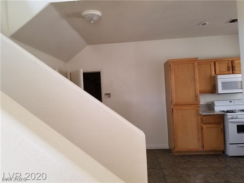 Photo 14 of 41, 9937 La Paca Avenue
