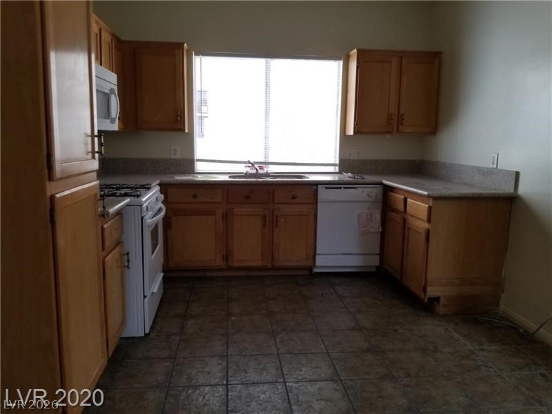 Photo 17 of 41, 9937 La Paca Avenue