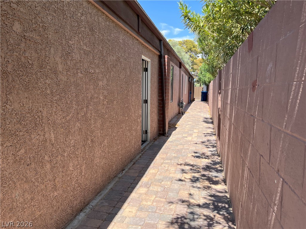 Photo 3 of 1018 Bel Air Circle