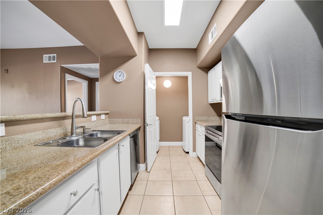 Photo 11 of 21, 8000 W Badura Avenue #1135